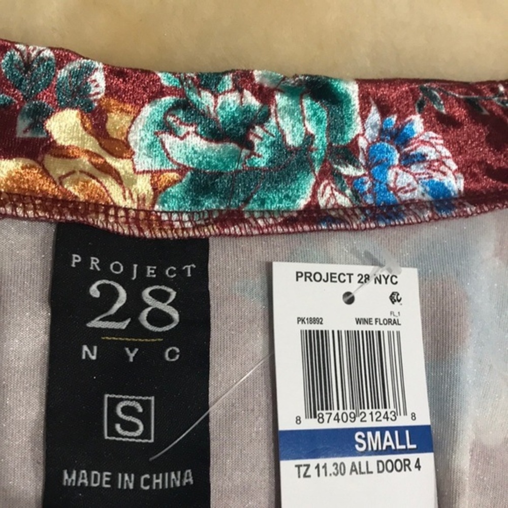 Final price. PROJECT 28 NYC Printed Crushed Velvet Kimono. - Picture 7 of 9